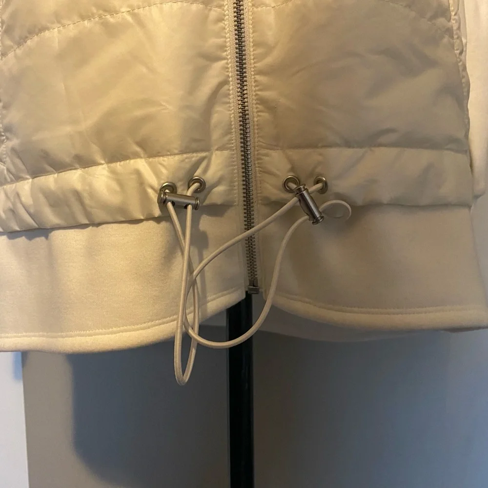 Light weight Jacket - Picture 4 of 9